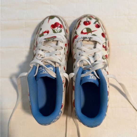 Nike Kids Cherry Pattern Sneakers - White and Blue